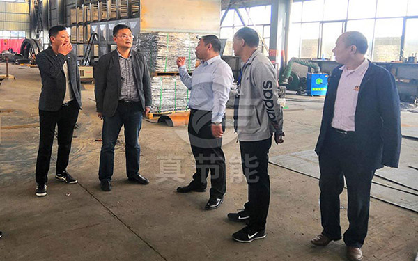 用戶到電鍍污泥干燥機(jī)廠家進(jìn)行參觀、考察